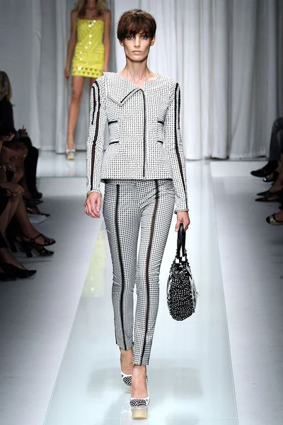 Look 11